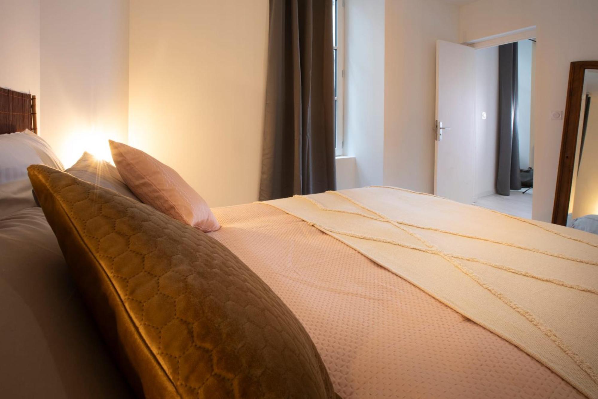 Le Nid 3 Etoiles Wifi, Netflix, Disney, Coeur De Bastide Villefranche-de-Rouergue Extérieur photo