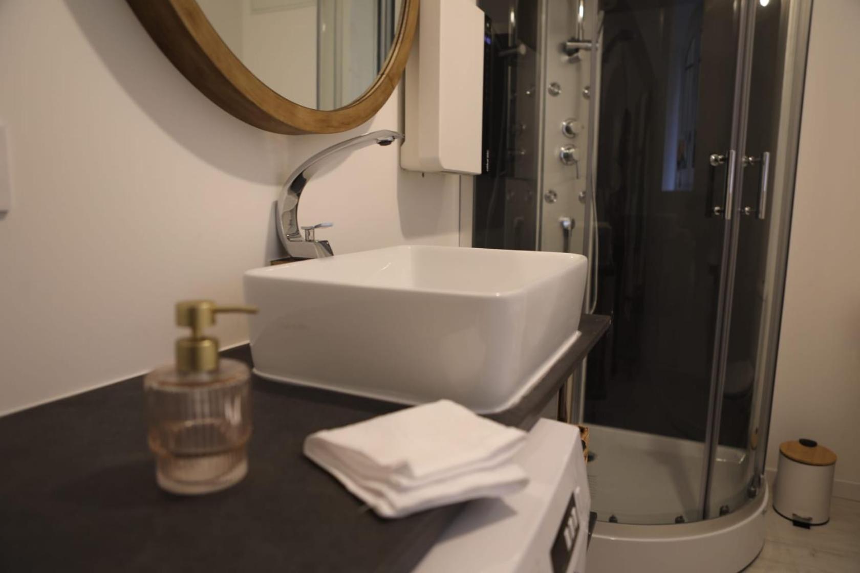 Le Nid 3 Etoiles Wifi, Netflix, Disney, Coeur De Bastide Villefranche-de-Rouergue Extérieur photo